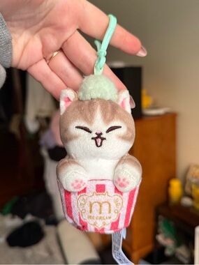 Miniso Mofusand Cat ice cream keychain